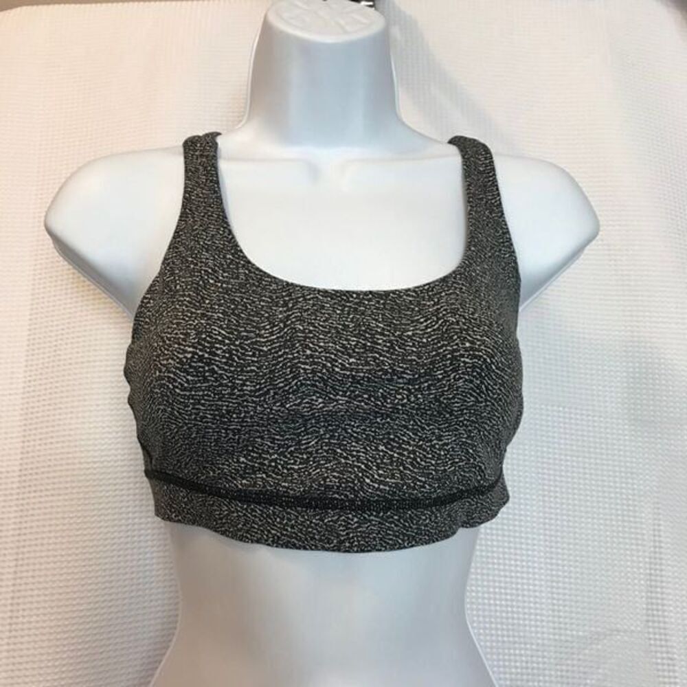 lululemon Energy training sport bra size 6 …0233